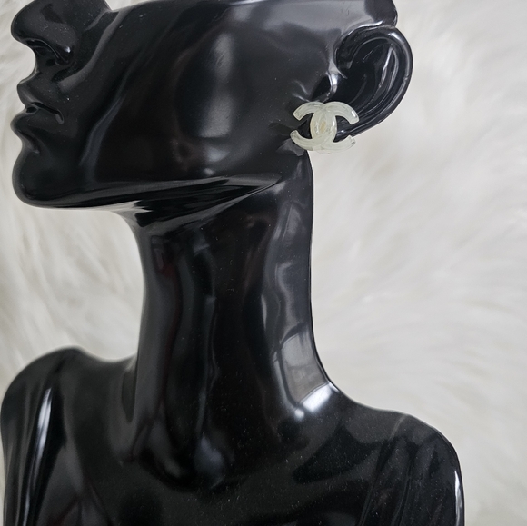 🍃 Chanel CC Stud Earrings 🍃 - Picture 8 of 9